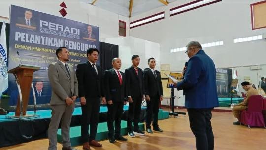 Dr. Imam Hidayat, S.H., M.H. (Ketum DPN PERADI) Melantik Langsung Pengurus DPC Kota Palu, Siap Tingkatkan Kualitas dan Layanan Hukum